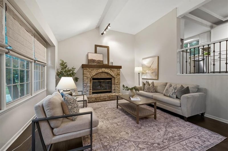 9410 Greenway Ln, Lenexa, KS 66215