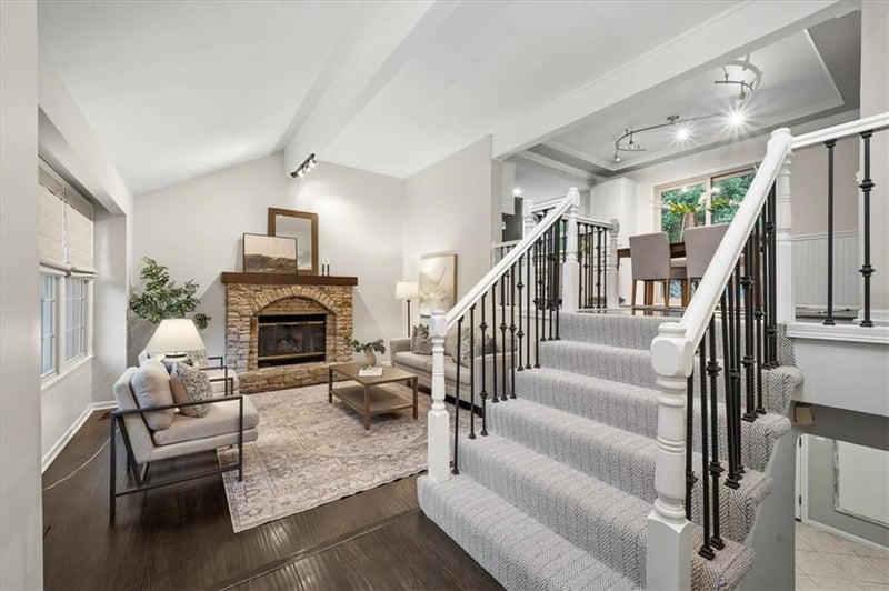 9410 Greenway Ln, Lenexa, KS 66215