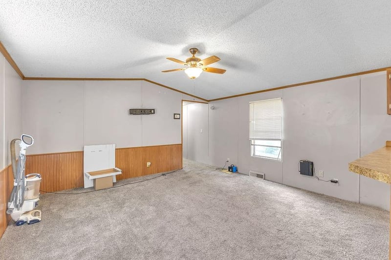 309 E Walnut Ave, Stewartsville, MO 64490