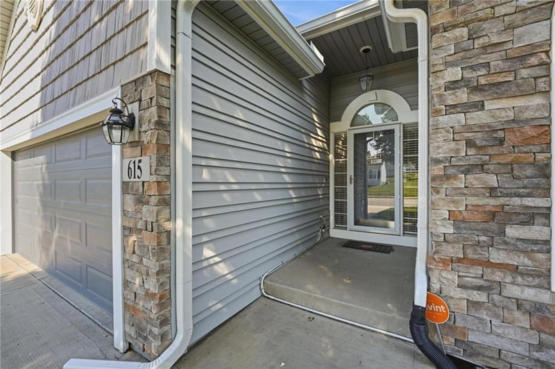 615 Johnston Pw, Raymore, MO 64083