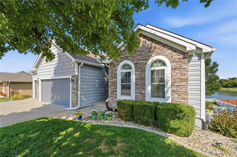615 Johnston Pw, Raymore, MO 64083
