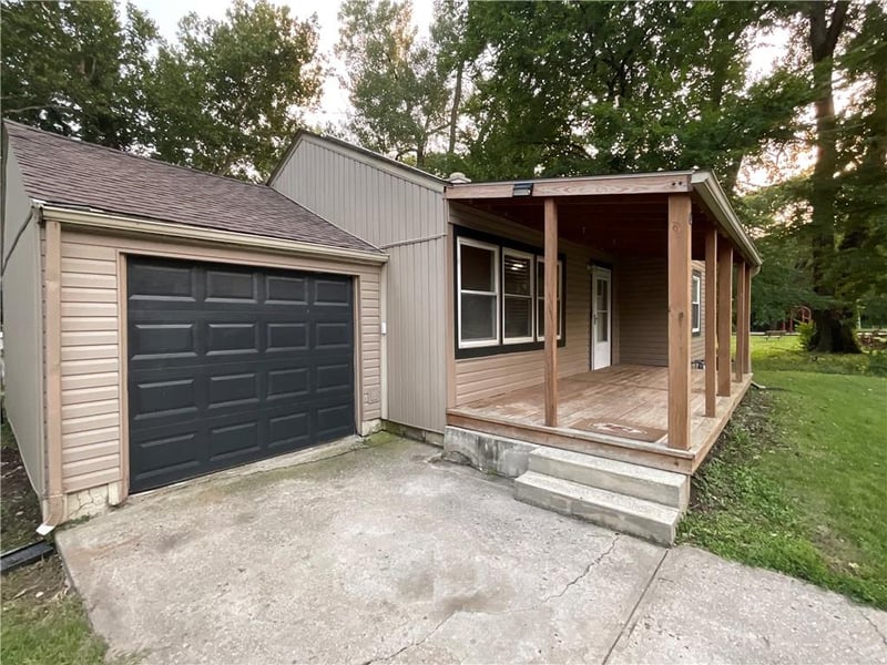 1111 NE 43rd St, Kansas City, MO 64116