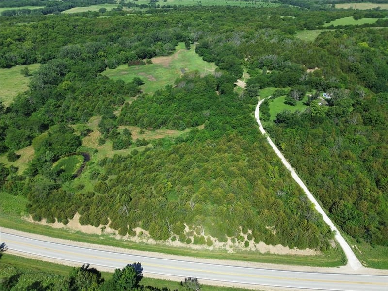 5781 Cecil Dr, Ozawkie, KS 66070
