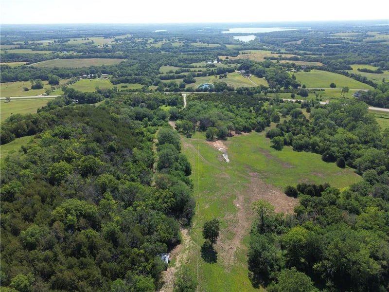 5781 Cecil Dr, Ozawkie, KS 66070