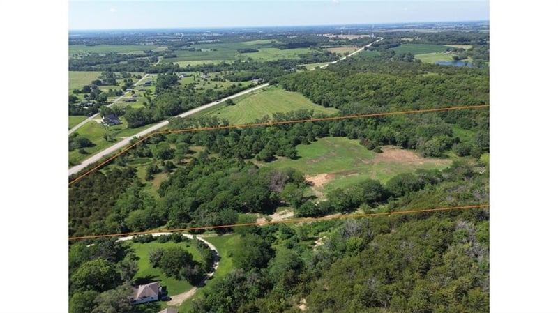 5781 Cecil Dr, Ozawkie, KS 66070