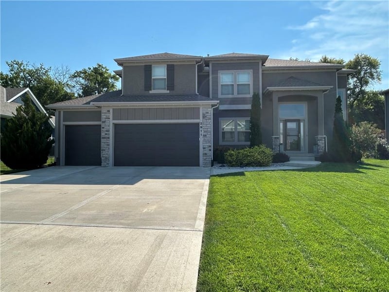 2911 SW Arthur Dr, Lee's Summit, MO 64082