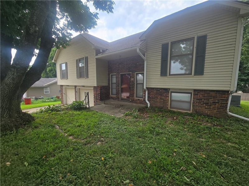 809 Tanyard Dr, Wellington, MO 64097