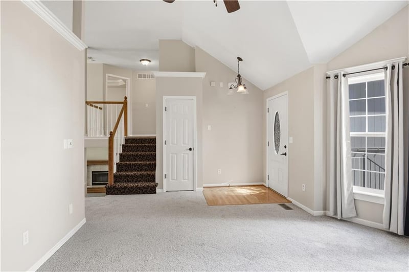 201 Mesa Dr, Smithville, MO 64089