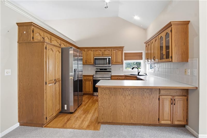 201 Mesa Dr, Smithville, MO 64089