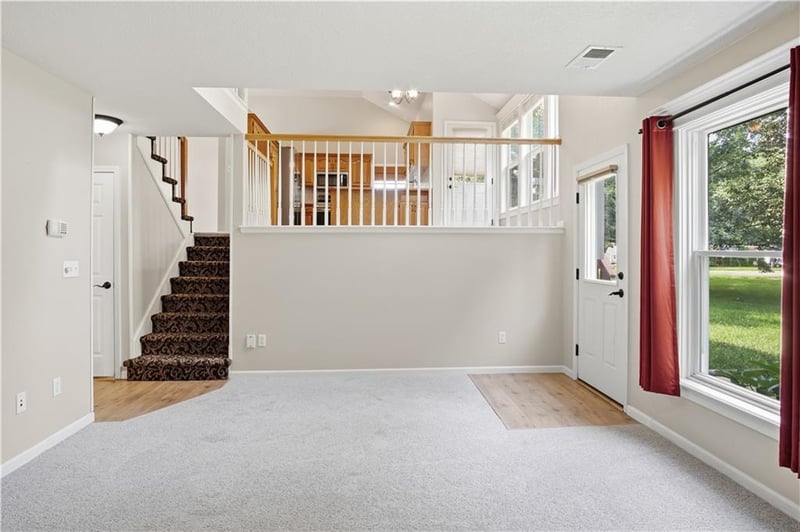 201 Mesa Dr, Smithville, MO 64089