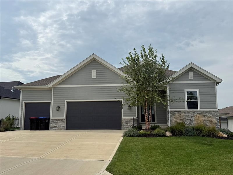 9436 Aurora St, Lenexa, KS 66220