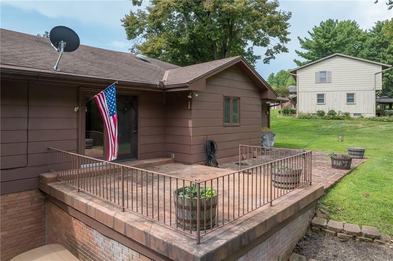 25 Stonecrest Dr, St Joseph, MO 64506