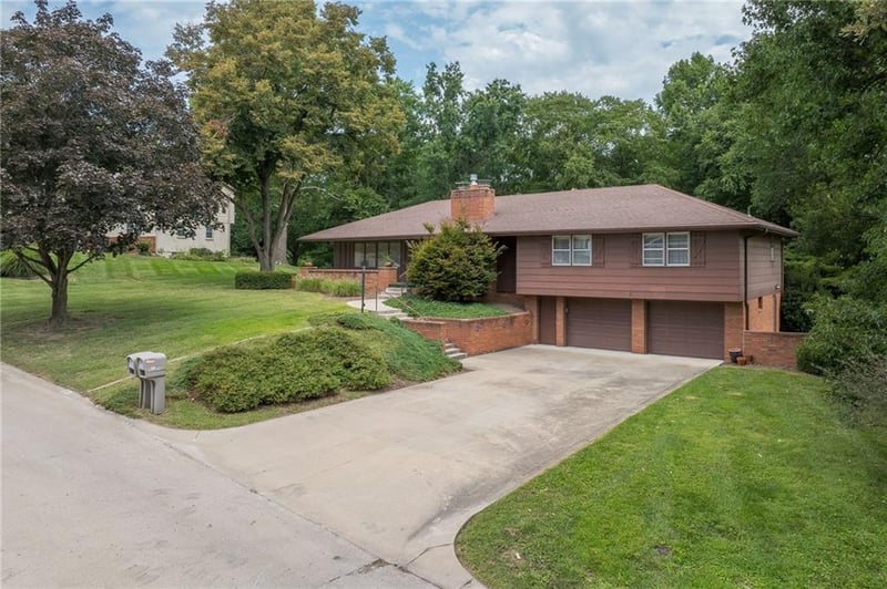 25 Stonecrest Dr, St Joseph, MO 64506