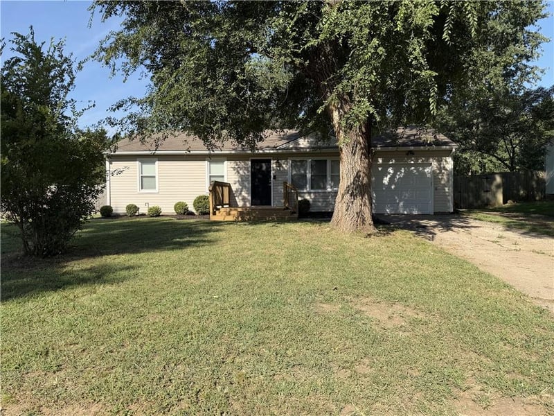 17226 Chula Vista Dr, Belton, MO 64012