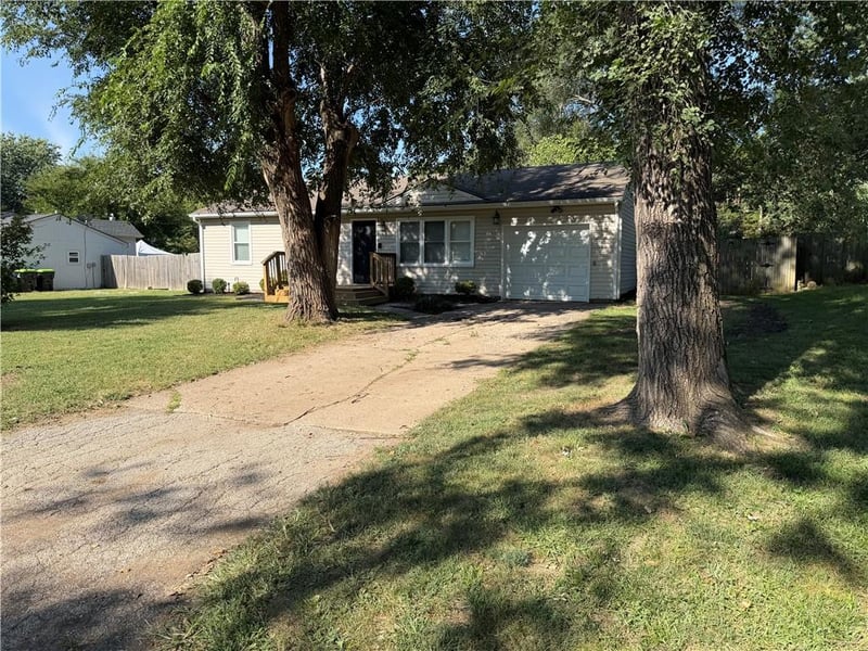 17226 Chula Vista Dr, Belton, MO 64012