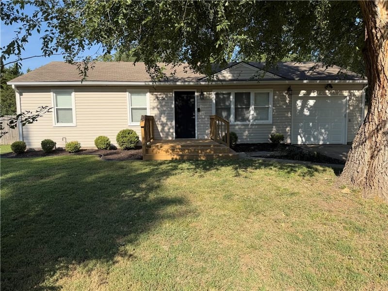 17226 Chula Vista Dr, Belton, MO 64012
