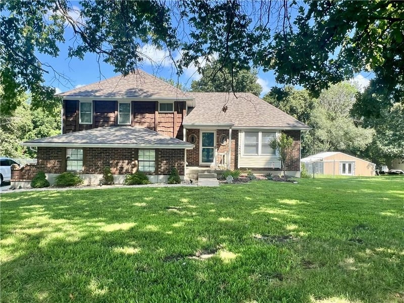 10505 S Munro Rd, Lone Jack, MO 64070