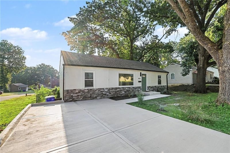 5628 Melrose Ln, Shawnee, KS 66203