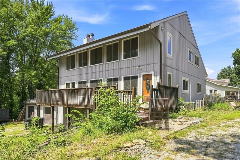 1322 S Kings Hw, Independence, MO 64055