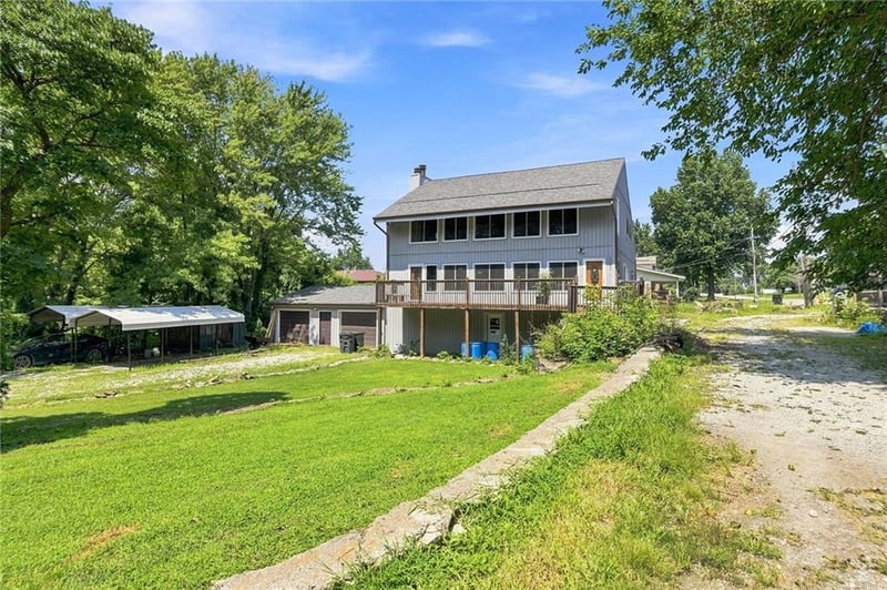 1322 S Kings Hw, Independence, MO 64055