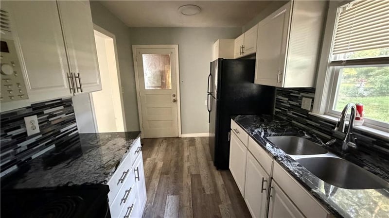 9106 E 72nd Ter, Raytown, MO 64133