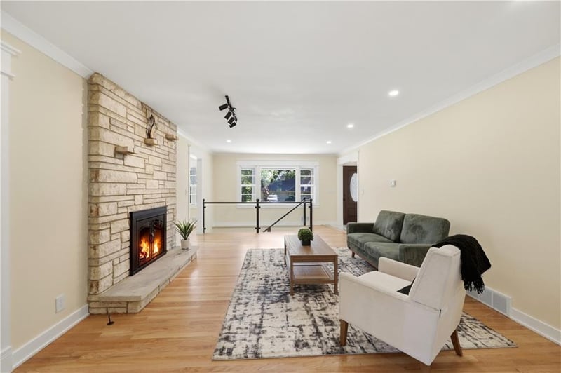 12107 Newbury Ln, Independence, MO 64052