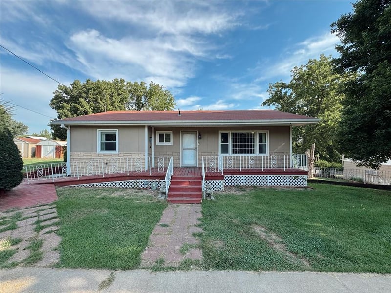 2921 Pear St, St Joseph, MO 64503