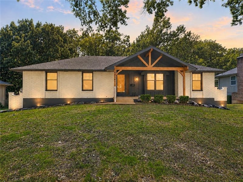 3936 S Sherman Dr, Independence, MO 64055