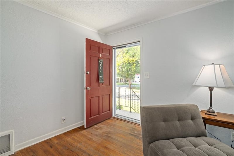 8605 Summit St, Kansas City, MO 64114