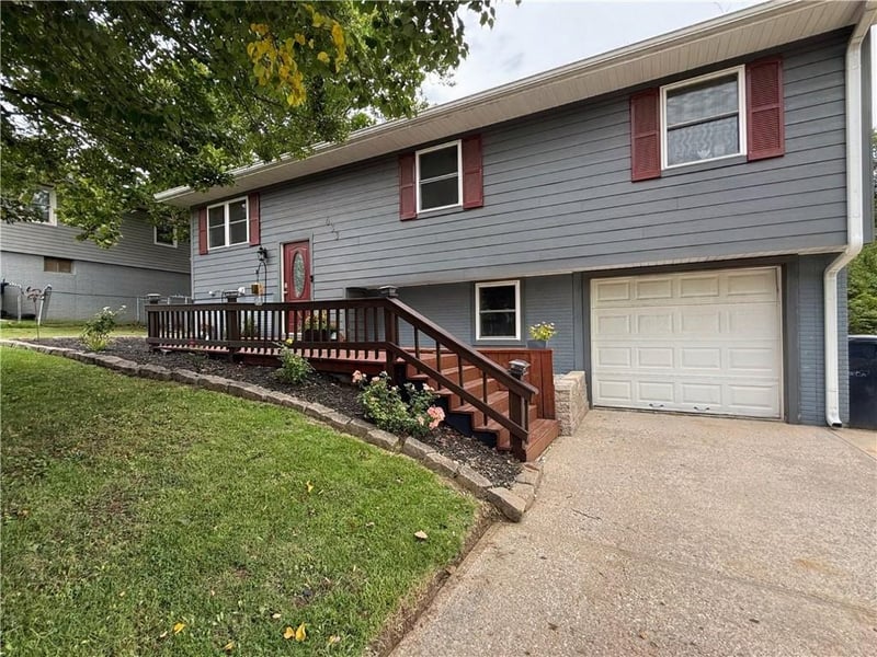 633 Valley Hill Dr, Knob Noster, MO 65336