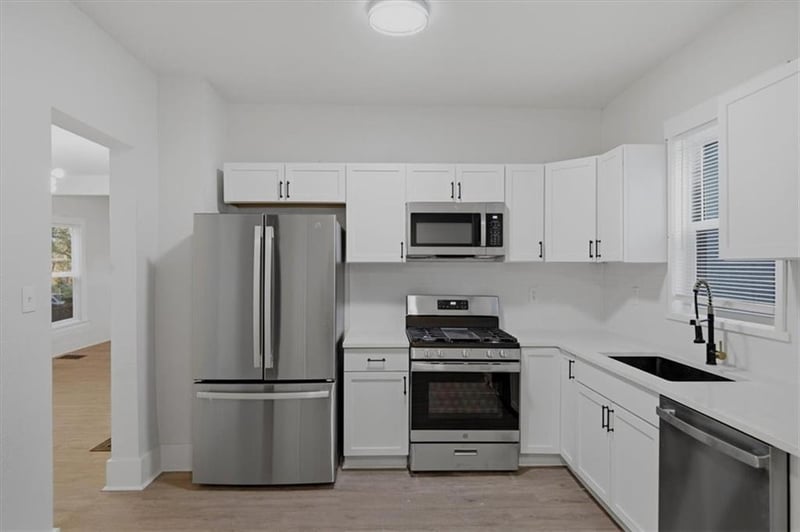 3011 Holmes St, Kansas City, MO 64109