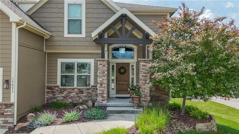 15053 Eagle Ln, Parkville, MO 64152