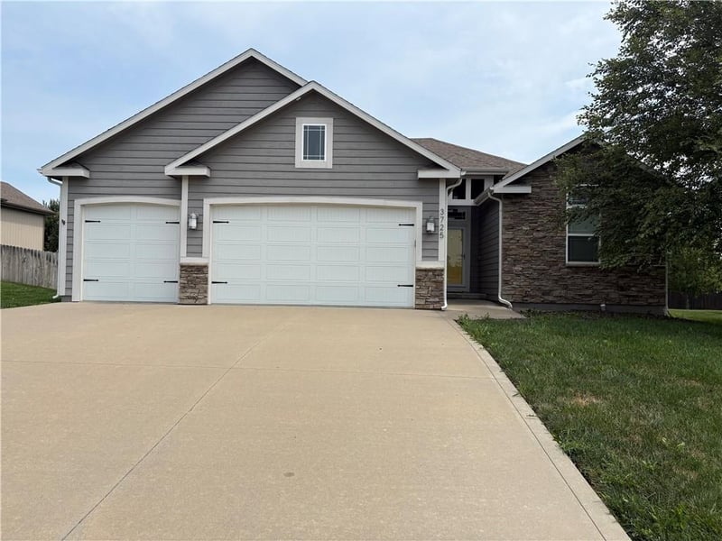 3725 N 154th St, Basehor, KS 66007