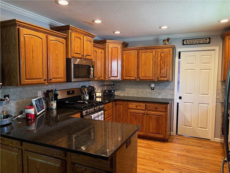 919 Shawnee St, Tonganoxie, KS 66086