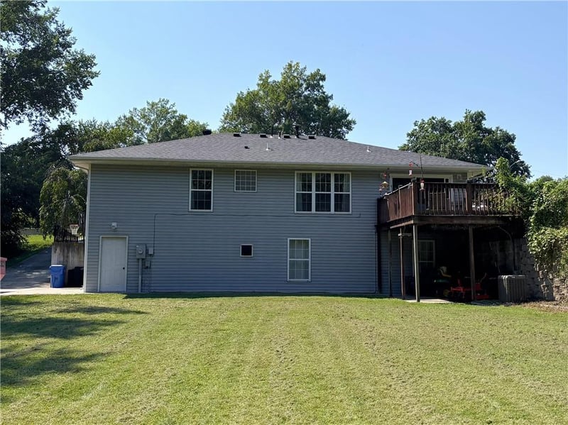 919 Shawnee St, Tonganoxie, KS 66086
