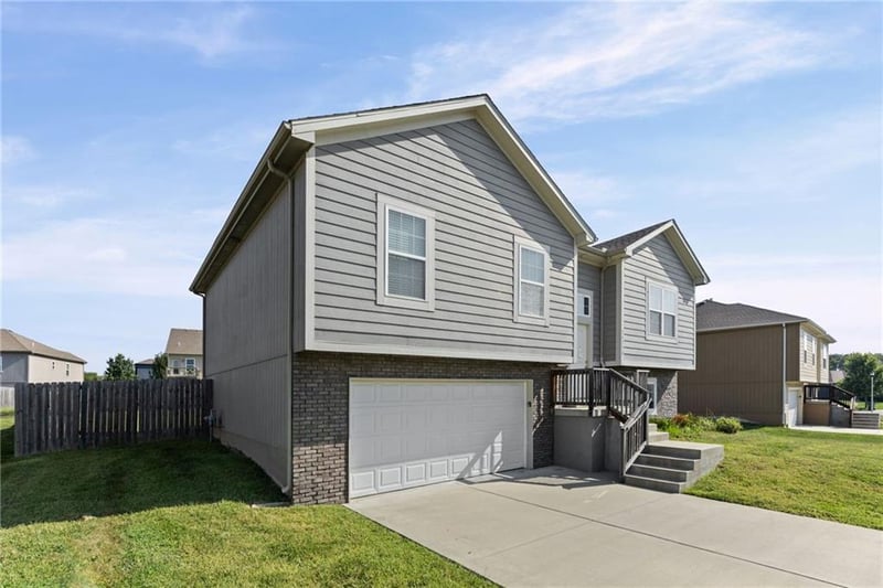 26158 W 141st Ct, Olathe, KS 66061