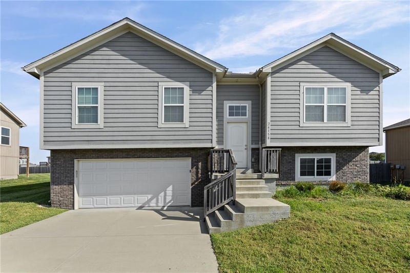 26158 W 141st Ct, Olathe, KS 66061