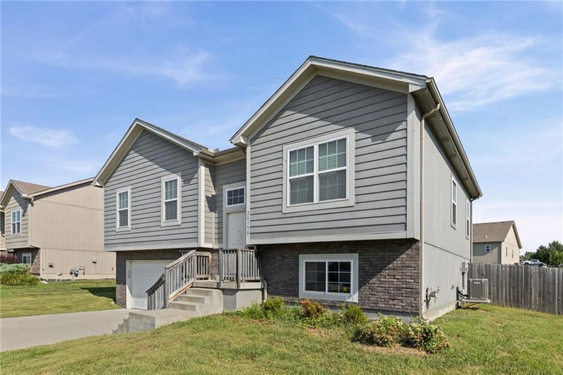 26158 W 141st Ct, Olathe, KS 66061