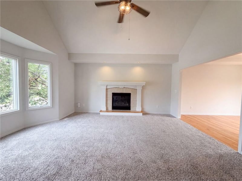 403 S Lakeshore Dr, Raymore, MO 64083