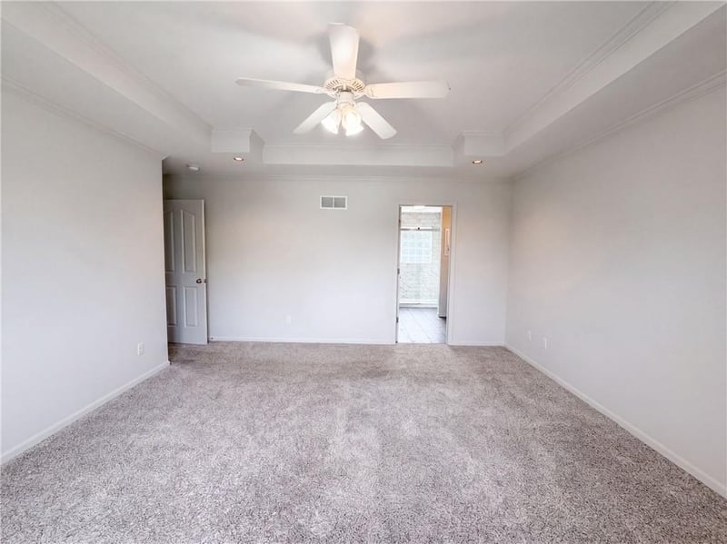 403 S Lakeshore Dr, Raymore, MO 64083