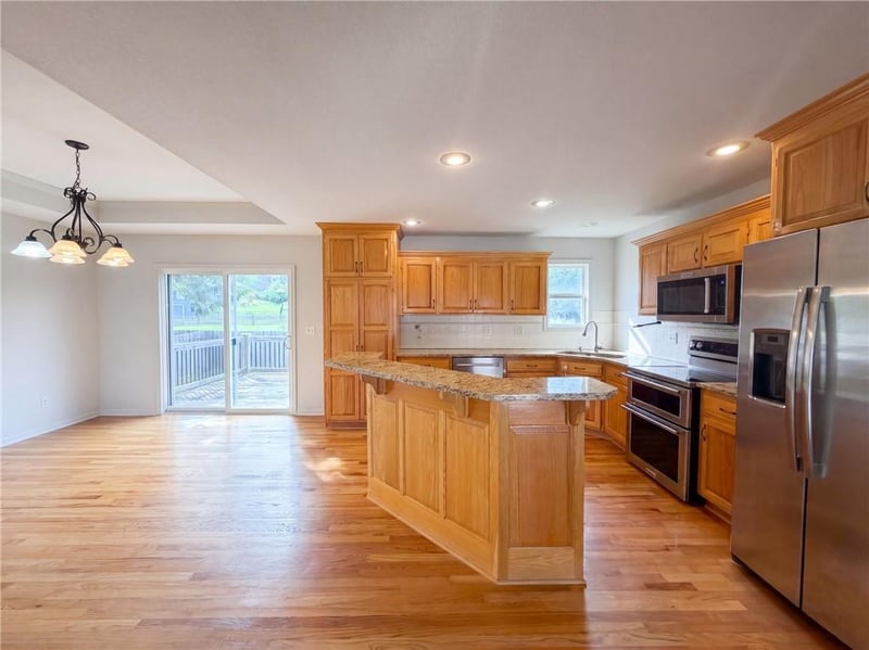 403 S Lakeshore Dr, Raymore, MO 64083