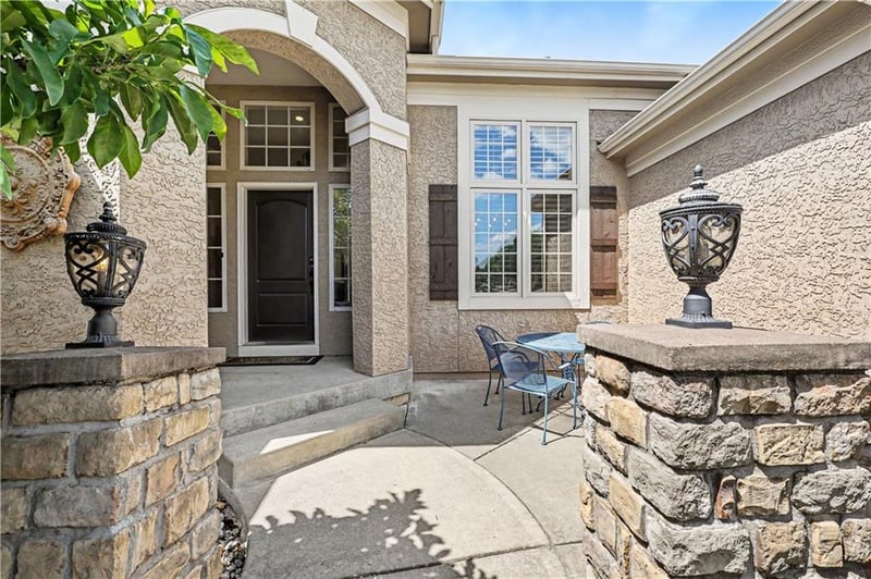 1616 NE Daltons Ridge Dr, Lee's Summit, MO 64064