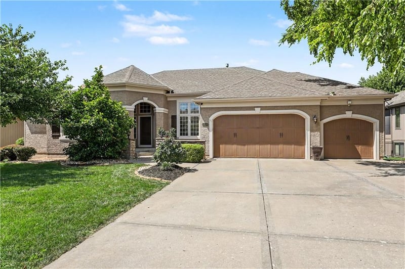 1616 NE Daltons Ridge Dr, Lee's Summit, MO 64064