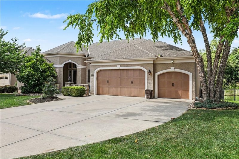 1616 NE Daltons Ridge Dr, Lee's Summit, MO 64064