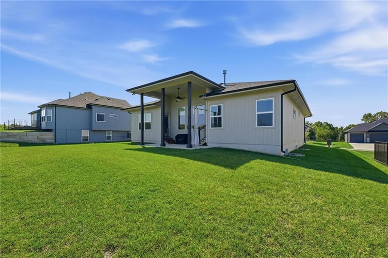 1604 SW 27th St, Lee's Summit, MO 64082