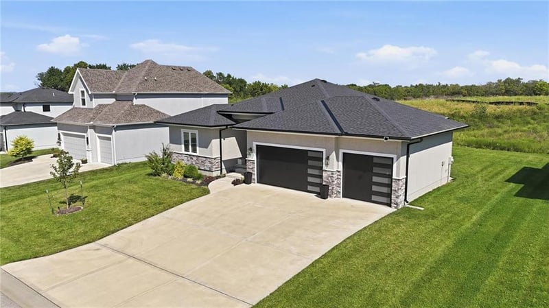 1604 SW 27th St, Lee's Summit, MO 64082