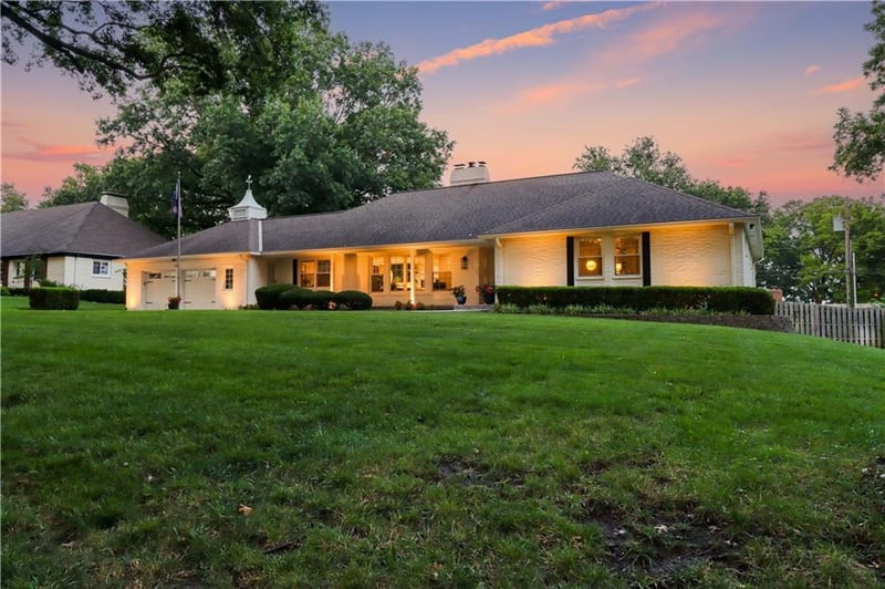 9825 Overbrook Rd, Leawood, KS 66206