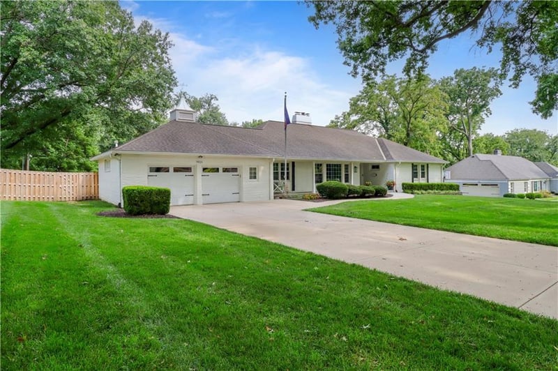9825 Overbrook Rd, Leawood, KS 66206