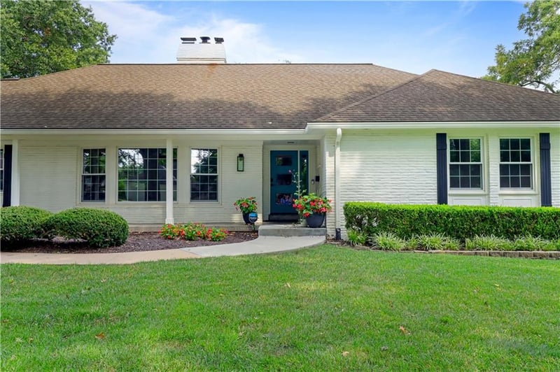9825 Overbrook Rd, Leawood, KS 66206