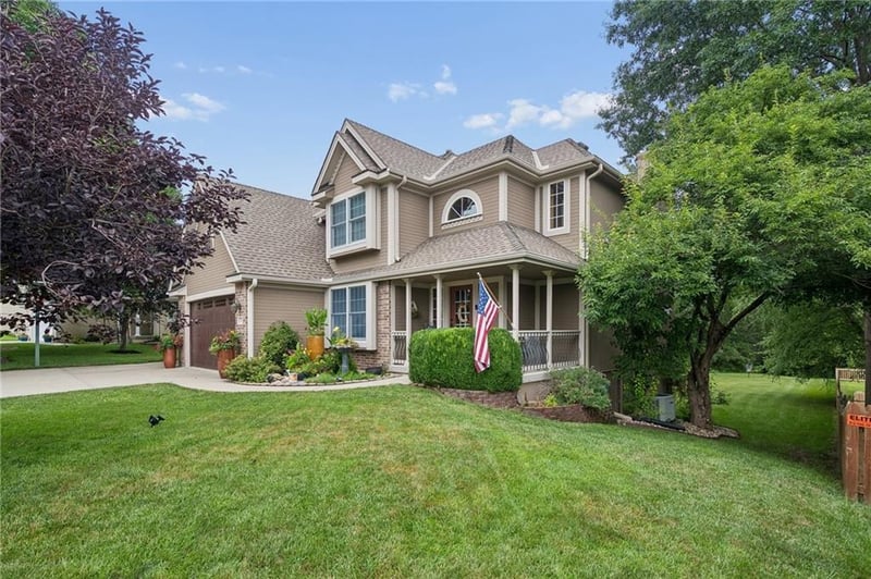 1721 Parkside Dr, Liberty, MO 64068